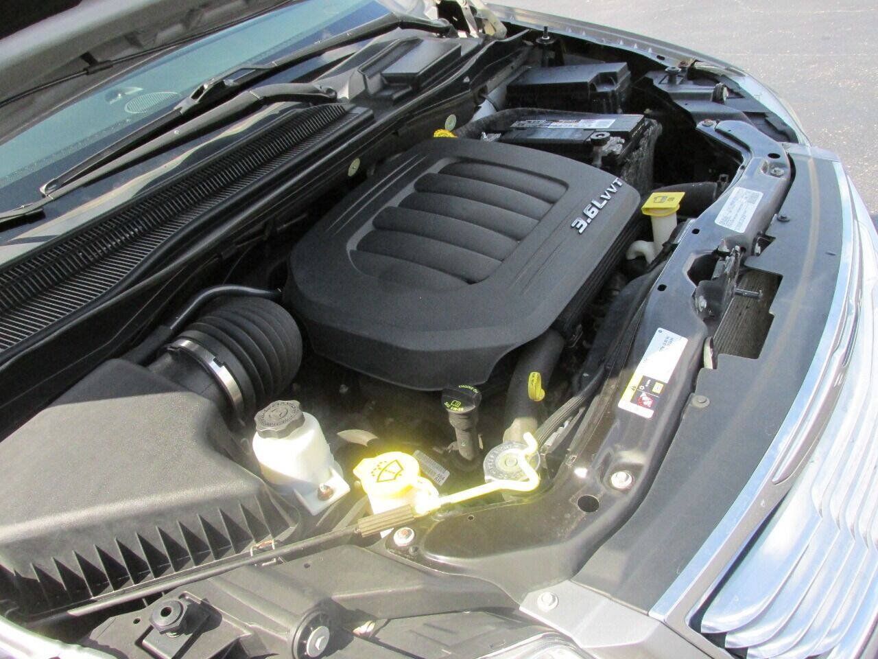Used 2015 Chrysler Town & Country Touring w/ Driver Convenience Group FWD image 35