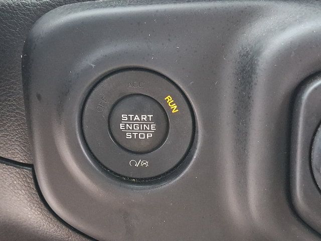 Used 2020 Jeep Wrangler Unlimited Sahara AWD/4WD image 30