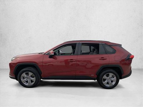 Used 2022 Toyota RAV4 XLE image 9
