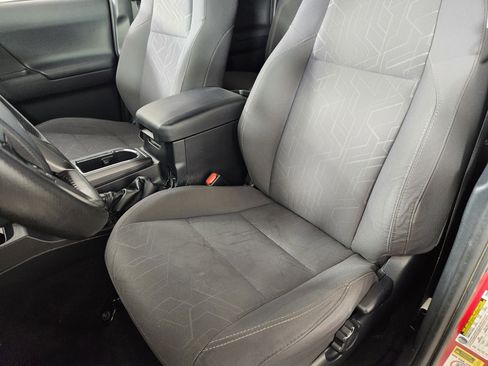 Used 2017 Toyota Tacoma TRD Off-Road image 12