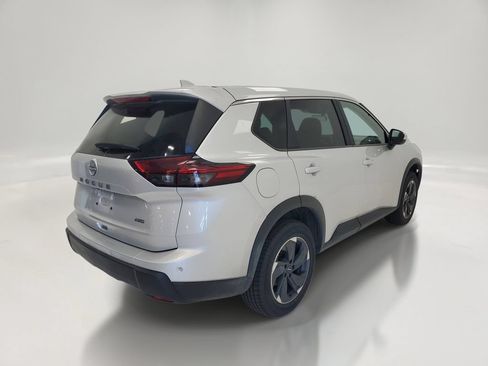 Used 2025 Nissan Rogue SV AWD/4WD image 6