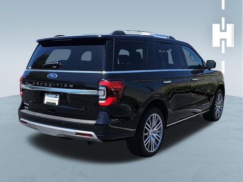 Used 2024 Ford Expedition Platinum RWD image 3