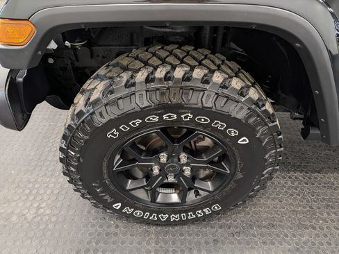 Used 2025 Jeep Gladiator Sport AWD/4WD image 8