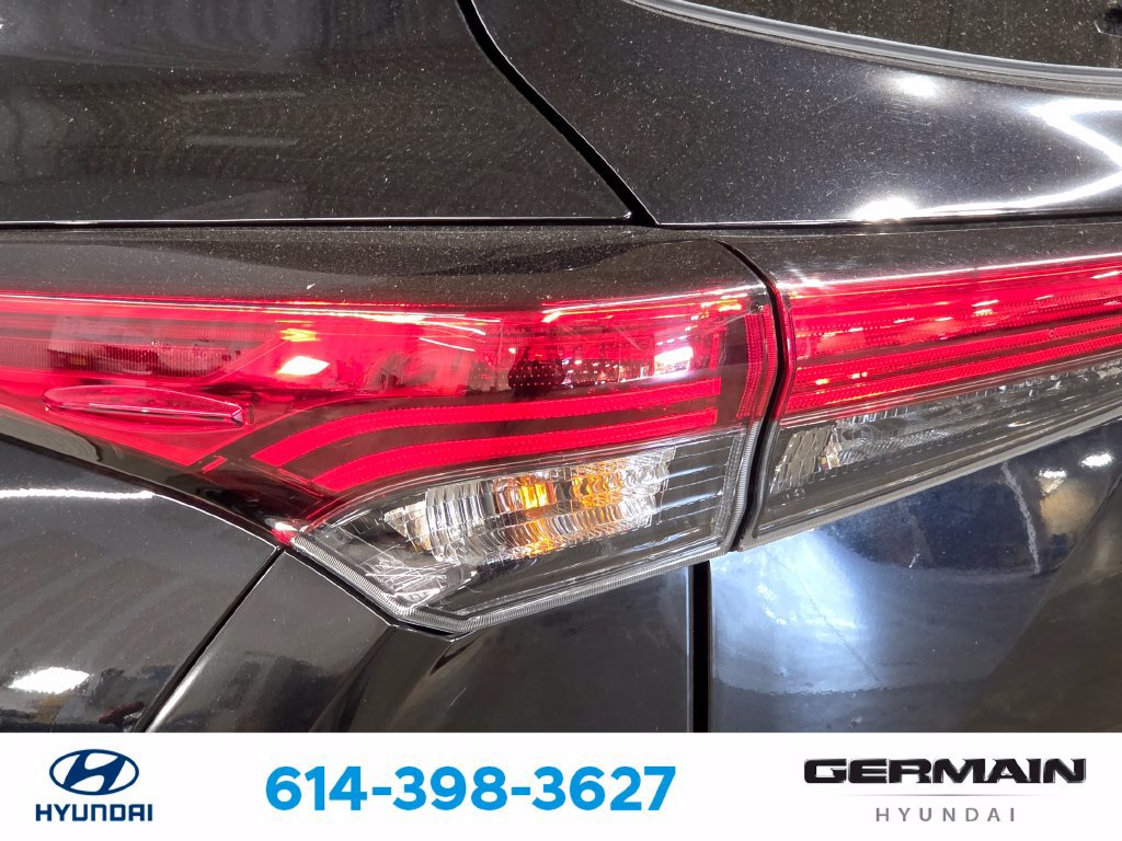 Used 2023 Toyota Highlander L FWD image 16