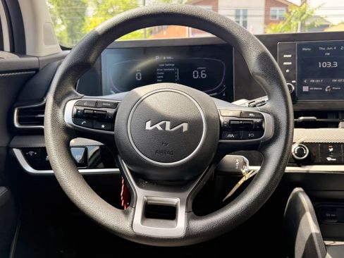 Used 2025 Kia Sportage LX FWD image 18