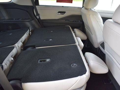 Used 2025 Nissan Pathfinder SL FWD image 69