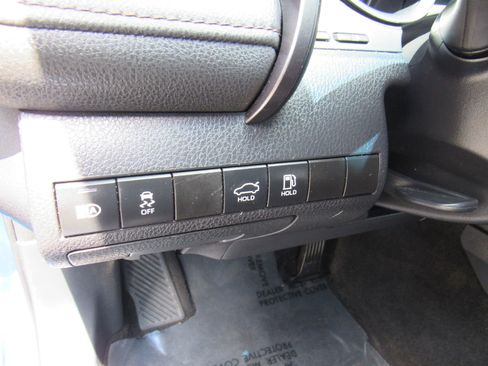 Used 2019 Toyota Camry LE FWD image 15