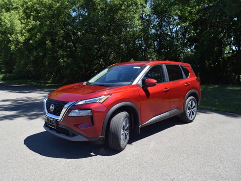 Used 2022 Nissan Rogue SV image 3