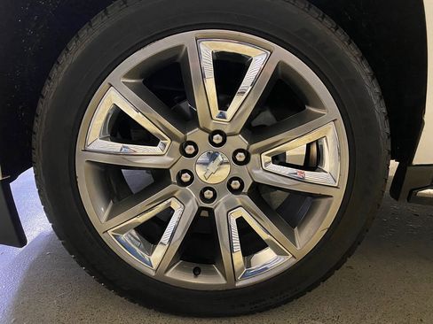 Used 2017 Chevrolet Suburban Premier image 11