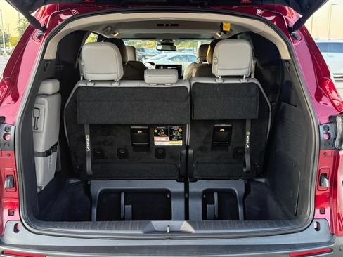 Used 2026 Toyota Sienna XLE FWD image 34