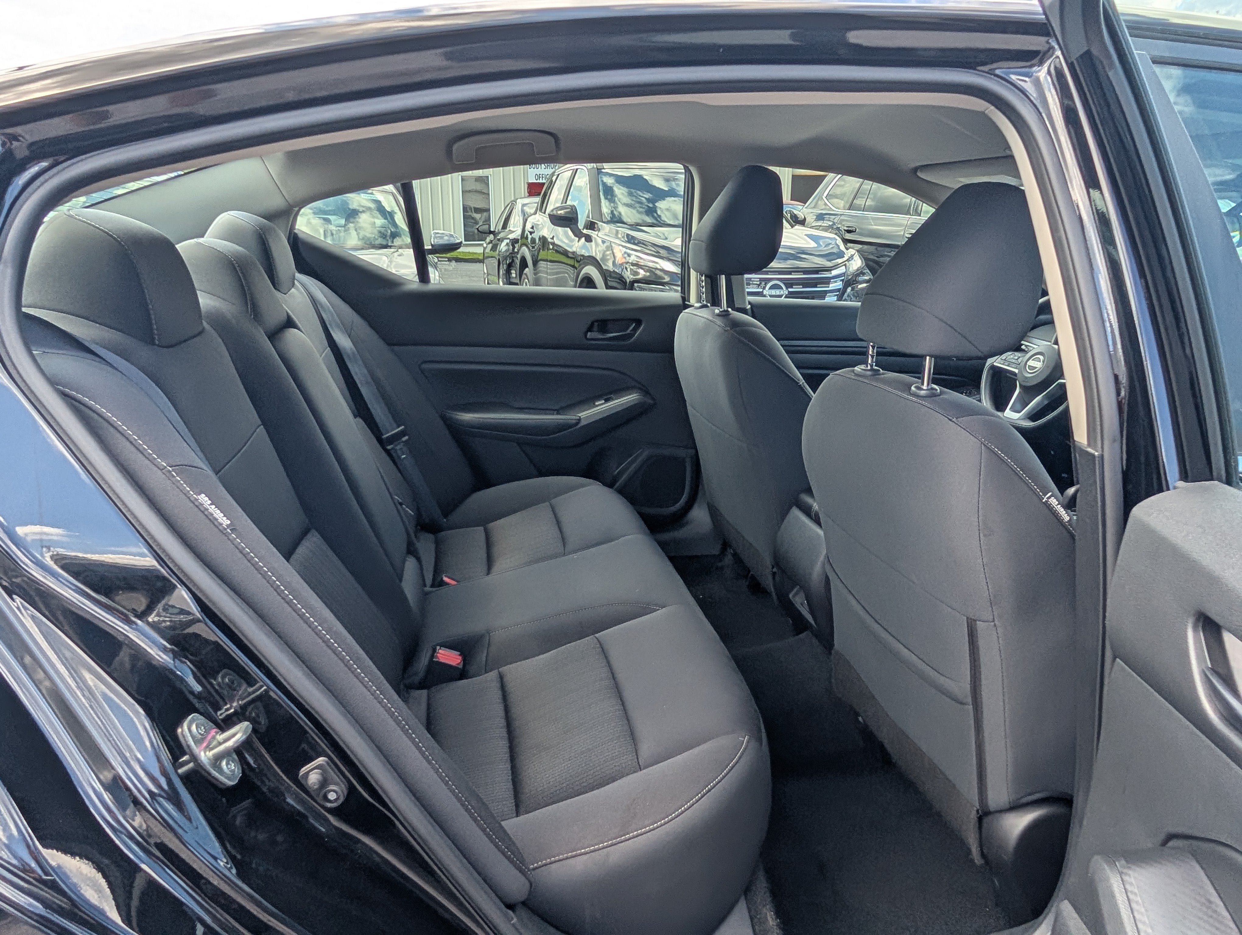 Used 2024 Nissan Altima 2.5 SV FWD image 12