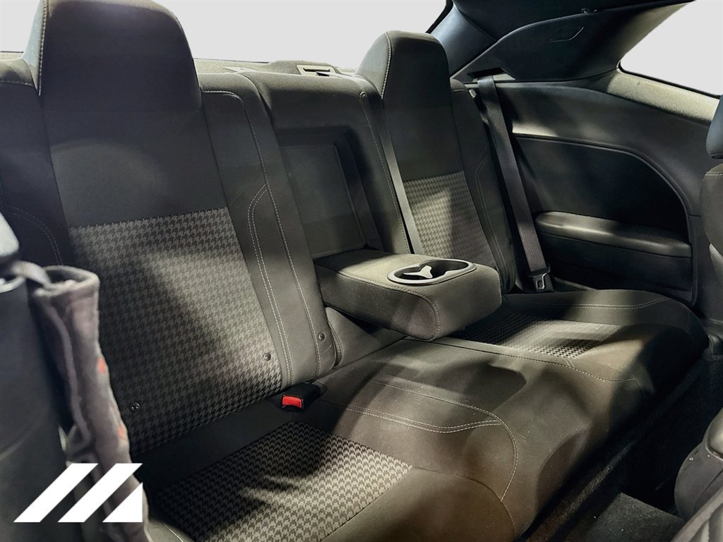 Used 2015 Dodge Challenger SXT RWD image 27