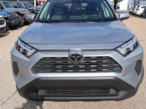 Used 2025 Toyota RAV4 XLE FWD image 8