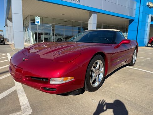 Used 2001 Chevrolet Corvette Base w/ Preferred Equipment Group2 image 2