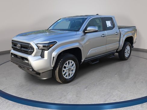 Used 2025 Toyota Tacoma SR5 AWD/4WD image 1
