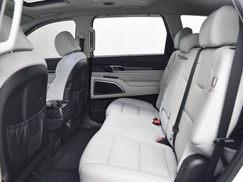 Used 2025 Kia Telluride EX image 14