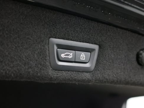 Used 2022 BMW 740i w/ Premium Package RWD image 38