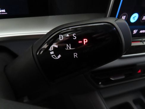 New 2026 Volkswagen Tiguan SE FWD image 14