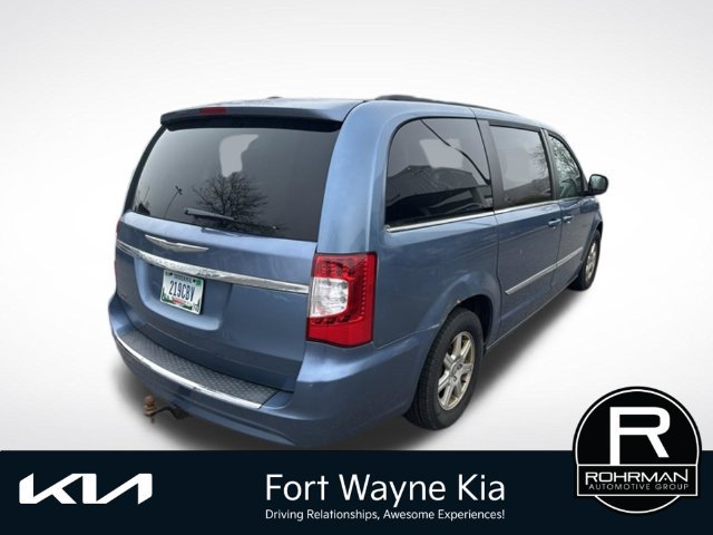 Used 2011 Chrysler Town & Country Touring FWD image 5