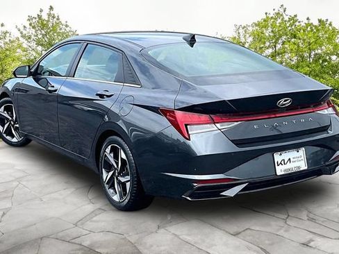 Used 2021 Hyundai Elantra SEL w/ Convenience + Premium Package FWD image 11