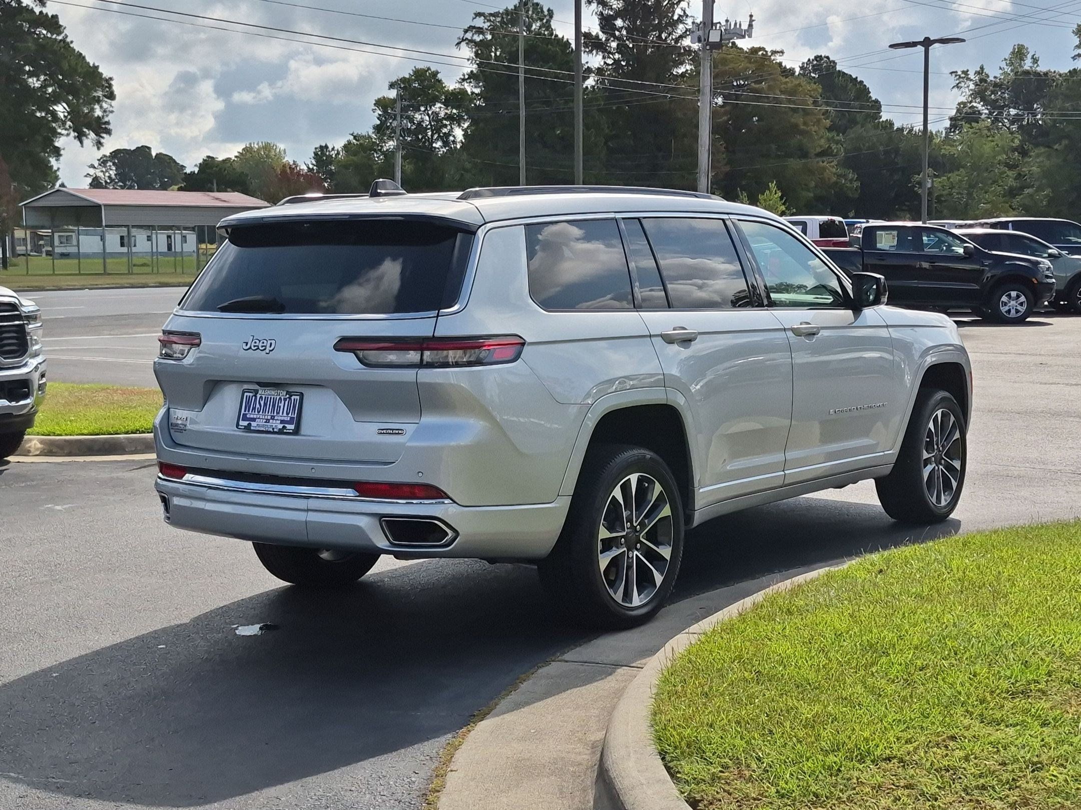 Used 2025 Jeep Grand Cherokee L Overland w/ Luxury Tech Group IV AWD/4WD image 5