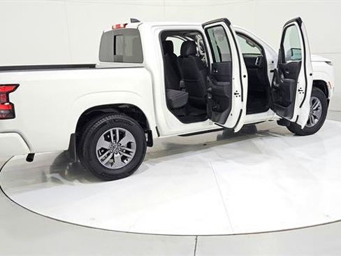 Certified 2025 Nissan Frontier SV w/ SV Convenience Package RWD image 32