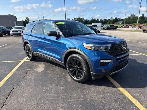 Used 2021 Ford Explorer XLT w/ Equipment Group 202A AWD/4WD image 31