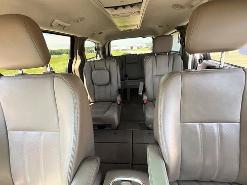 Used 2014 Chrysler Town & Country Touring-L w/ Driver Convenience Group FWD image 35