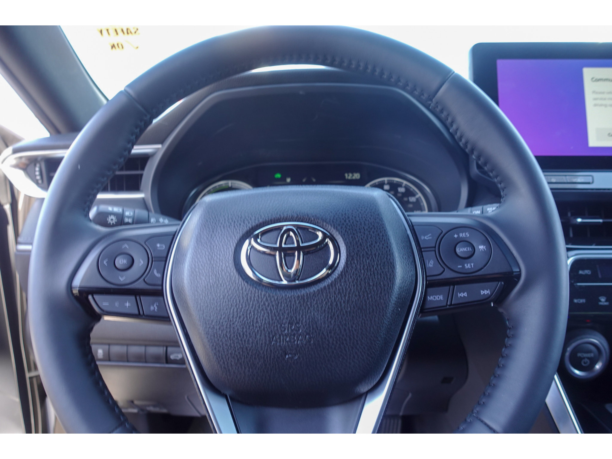 Used 2024 Toyota Venza XLE AWD/4WD image 13