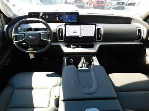 New 2025 Ford Expedition Active image 21