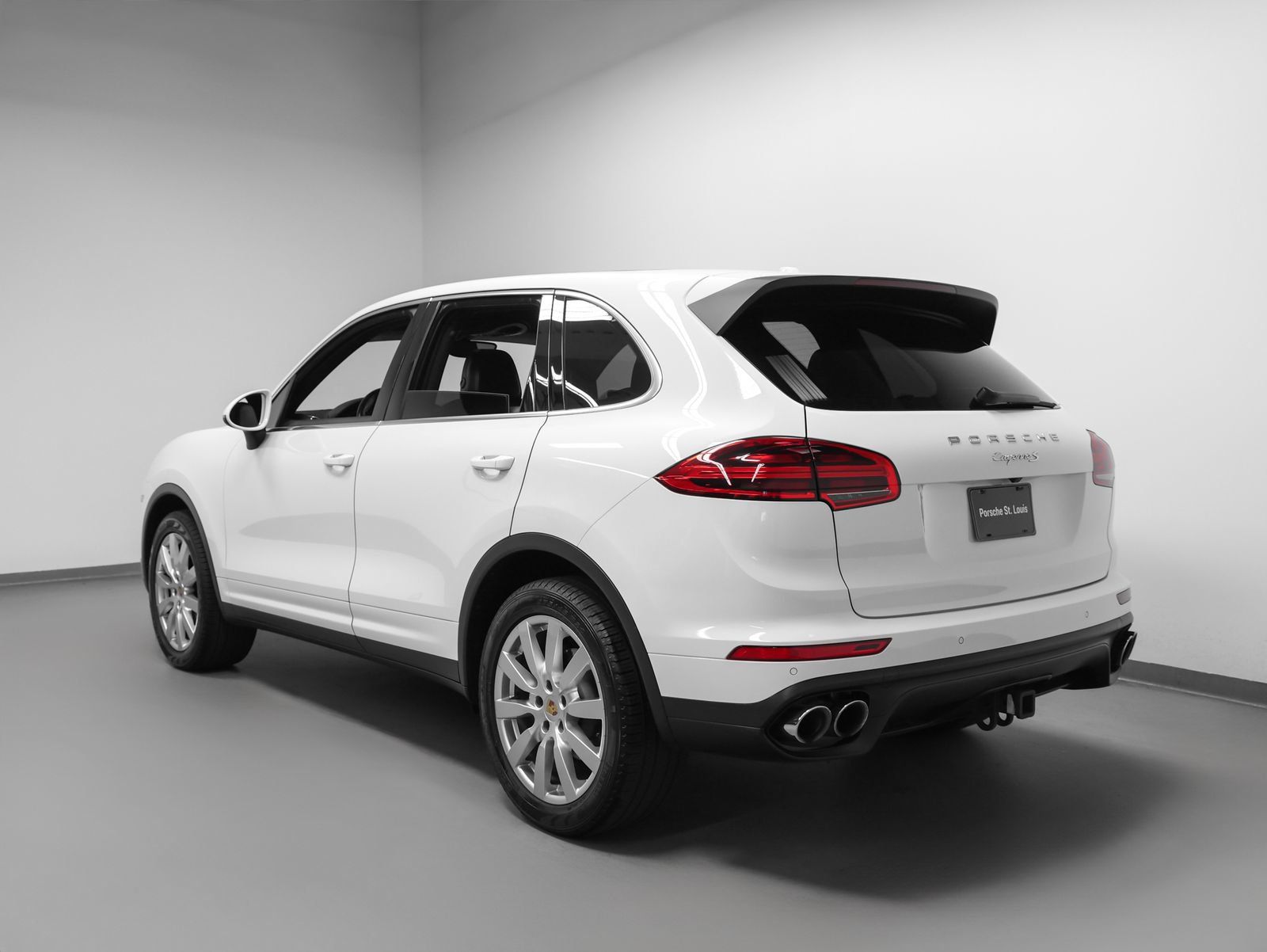 Used 2015 Porsche Cayenne S AWD/4WD image 3