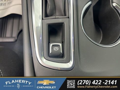 Used 2023 Chevrolet Equinox LT image 33