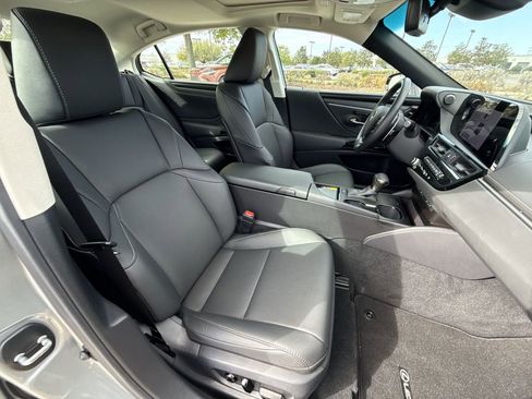 Used 2025 Lexus ES 350 w/ Premium Package image 16