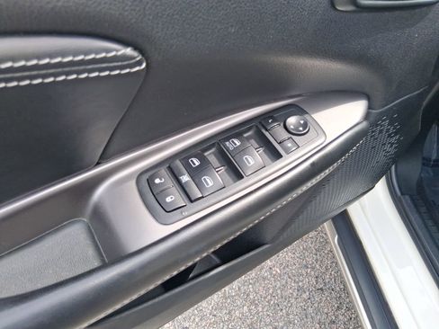 Used 2020 Dodge Journey Crossroad FWD image 11