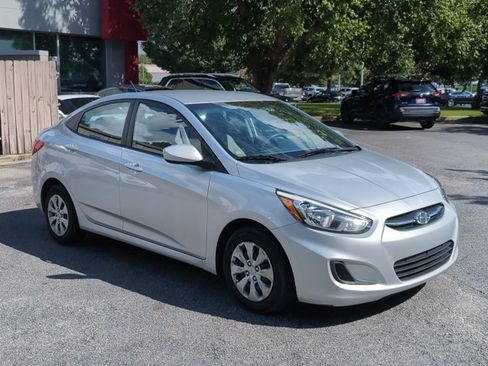 Used 2016 Hyundai Accent SE FWD image 3
