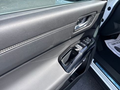 New 2026 Nissan Pathfinder Platinum FWD image 11