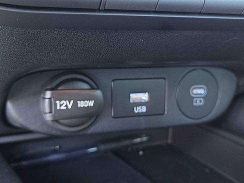 Used 2025 Hyundai Elantra Limited image 32