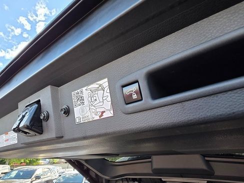 Used 2021 Toyota Sienna XLE image 15