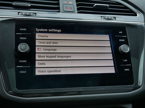 Used 2020 Volkswagen Tiguan SE w/ Panoramic Sunroof Package image 36