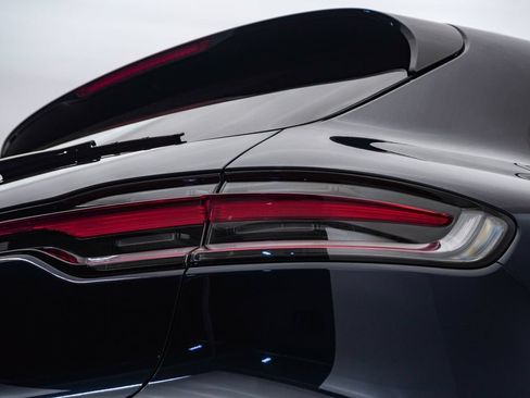 Used 2023 Porsche Macan S w/ Premium Package Plus AWD/4WD image 13