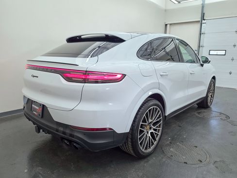Used 2022 Porsche Cayenne Coupe AWD/4WD image 3