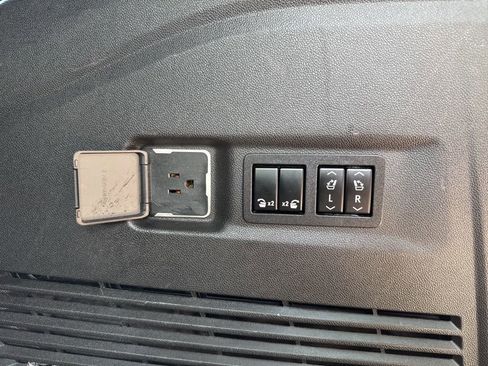 Used 2022 Chevrolet Suburban RST w/ Luxury Package image 53