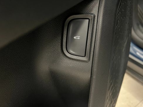 Used 2025 Chevrolet Equinox LT w/ Convenience Package II image 29