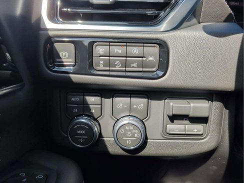 New 2026 GMC Yukon Denali w/ Sun & Power Step Package AWD/4WD image 11