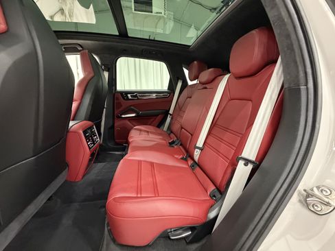 Certified 2021 Porsche Cayenne Turbo S AWD/4WD image 21