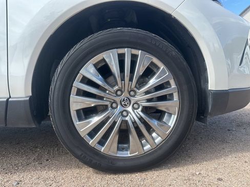 Used 2021 Toyota Venza XLE w/ Softex Package AWD/4WD image 11