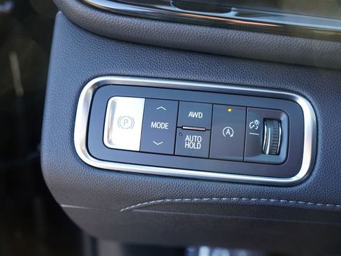 Certified 2025 Buick Enclave Preferred image 25