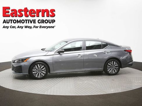 Used 2025 Nissan Altima 2.5 SV image 58