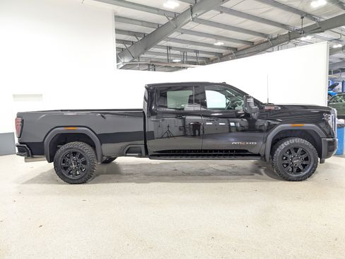 Used 2025 GMC Sierra 2500 AT4 w/ AT4 Premium Plus Package AWD/4WD image 2