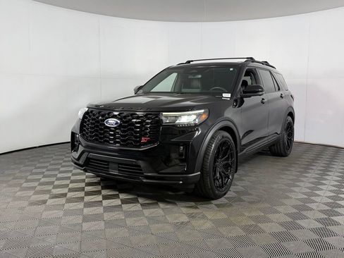 Used 2025 Ford Explorer ST AWD/4WD image 3